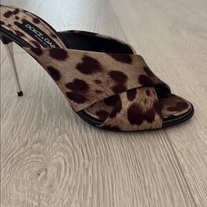 Dolce & Gabbana 
 Leopard-Printed Satin Mules